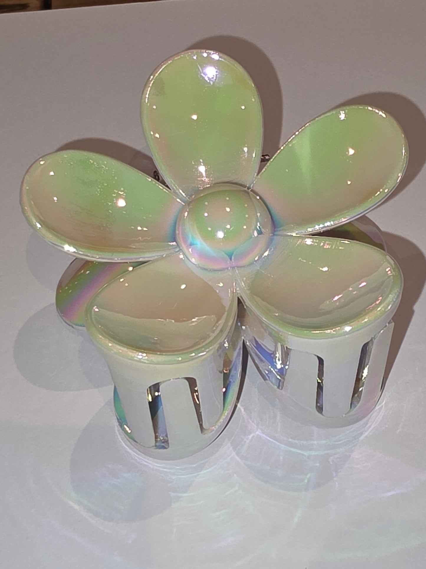 11 Claw Clip - Flower two tone white pearl