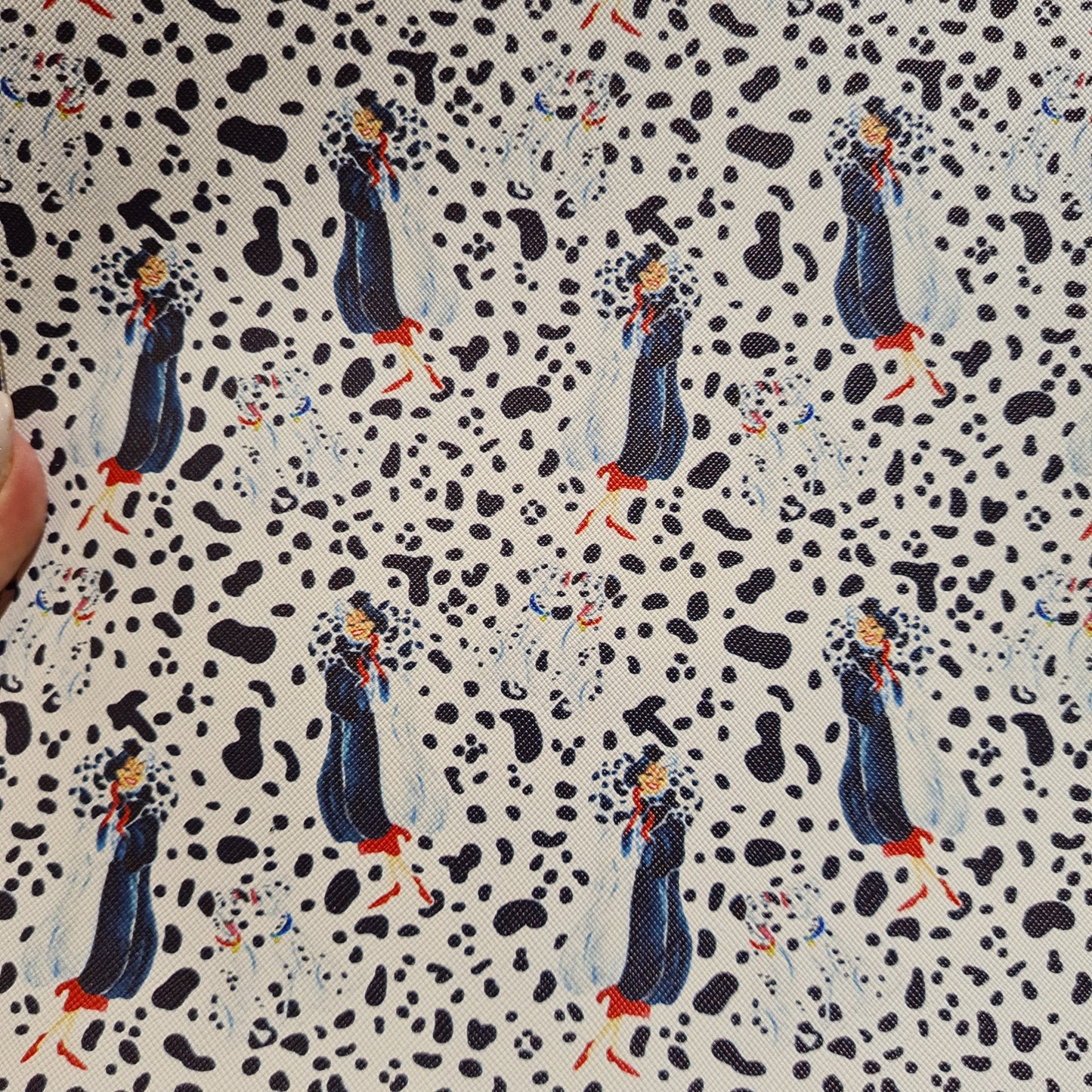 4 character Cruella leatherette