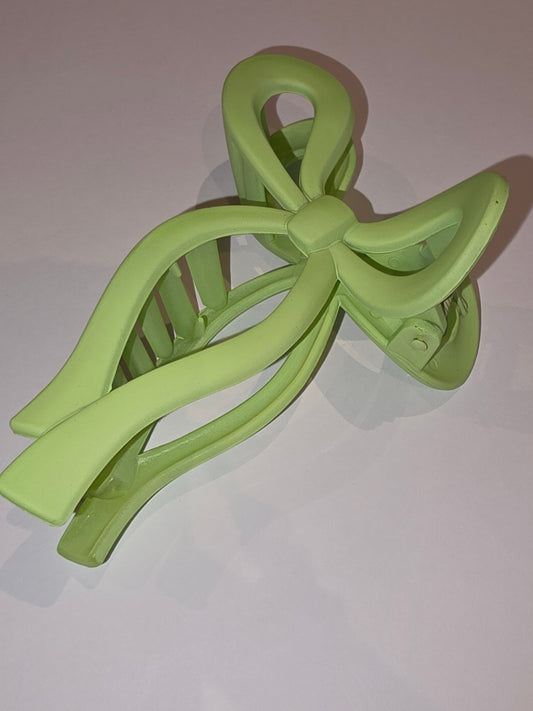 34 Claw Clip - green bow